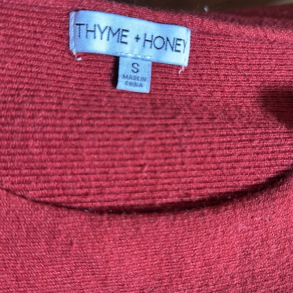 Thyme + Honey burnt red super stretch ribbed batwing sleeve sweater. Small. - Picture 5 of 5